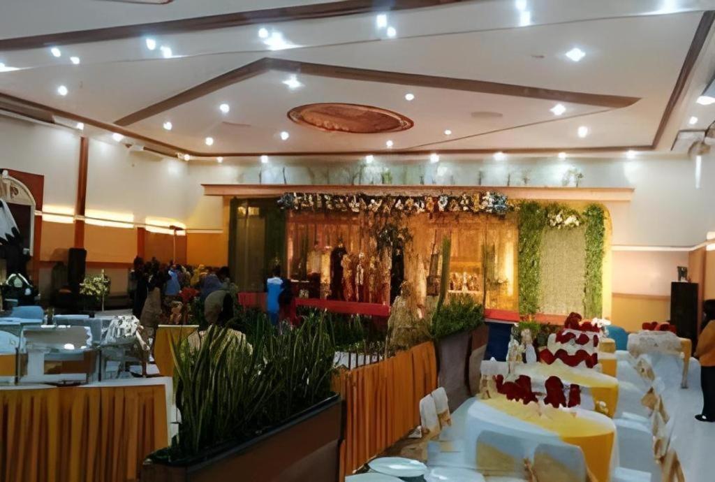 宇斯洛酒店餐厅及会议 Jombang 外观 照片