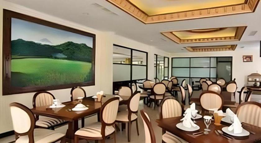 宇斯洛酒店餐厅及会议 Jombang 外观 照片
