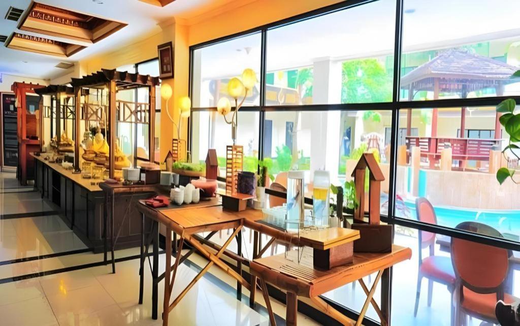 宇斯洛酒店餐厅及会议 Jombang 外观 照片
